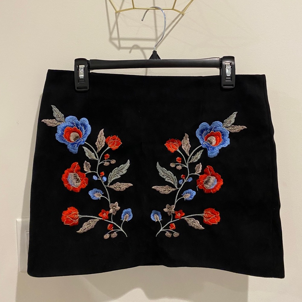 Embroidered black mini skirt